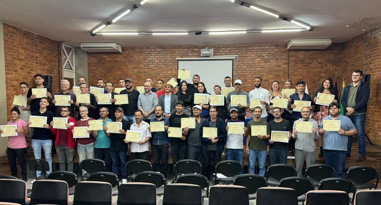 O curso foi destinado às pessoas com Ensino Fundamental I (1º a 5º ano) completo e idade mínima de 18 anos. imagem sem descrição.